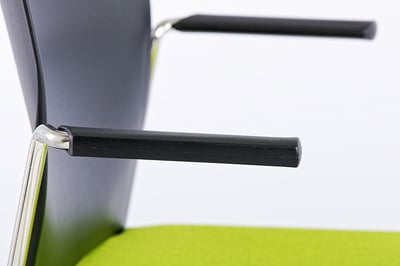 Die Armlehnen drängen sich optisch nicht nach vorne