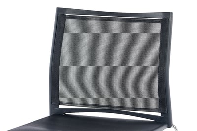 Der Netzstoff in der Rückenlehne ermöglicht eine gute Belüftung