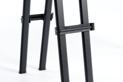 Die Reihenverbinder lassen sich auch am unteren Gestell anbringen