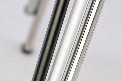 Bei unserem Armlehnenstuhl Iso HO stehen verschiedene Gestellfarben zur Auswahl