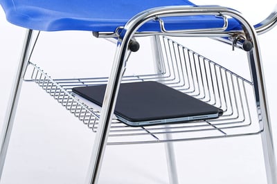 Tablets Schreibblöcke und ähnliches können unter der Sitzfläche abgelegt werden