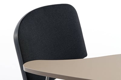 Die Rückenlehne ist angenehm gepolstert