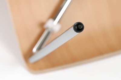 Der Boden wird durch Gleiter geschützt