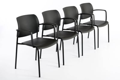 Der pflegeleichte Stuhl eignet sich gut für Wartezimmer und Wartebereiche