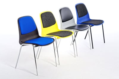 Mit Sitz und Rückenpolster auch für längere Veranstaltungen  und Vorführungen bestens geeignet