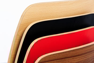 Der Stuhl Manila KU in verschiedenen Farbtönen