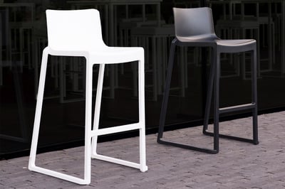Unsere stapelbaren Barhocker im zeitlosen Design