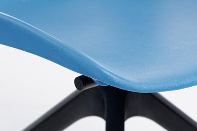 Die Kunststoffsitzschale hat abgerundete Ecken und Kanten