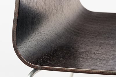 Der Übergang von Sitzfläche zur Rückenlehne ist gebogen