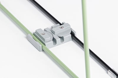 Die Kufengestelle werden mit dem optionalen Verbinder einfach verbunden