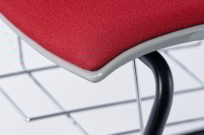 Durch die leichte Krümmung der Sitzfläche werden eindrücke im Bein verhindert