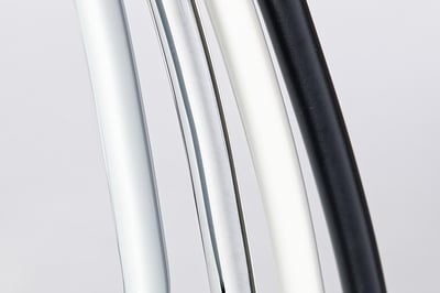 Verschiedene Farben des Gestells sind verfügbar