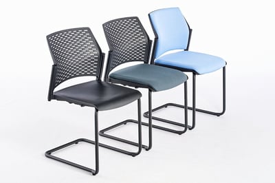 Die Freischwingerserie kann unterschiedlich konfiguriert werden