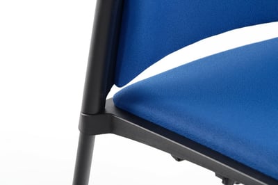 Polster und Gestell mit Rückenpolster sind  perfekt aufeinander abgestimmt