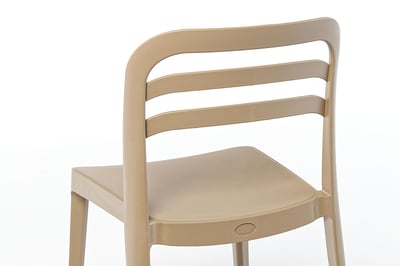 Die Sitzfläche ist leicht gebogen
