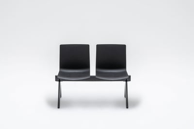 Als Zweisitzer kann die Traversenbank in sehr kleinen Bereichen gestellt werden