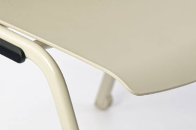 Die abgerundete Sitzkante läßt ein angenehmes Sitzen zu