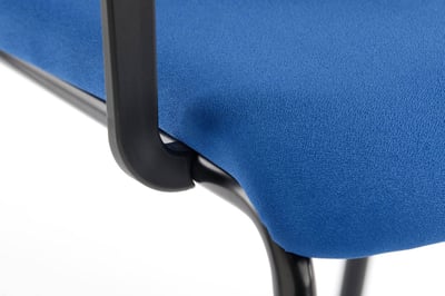 Die nach vorne gebogene Sitzfläche ist besonders angenehm