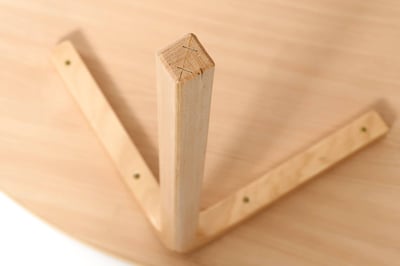 Das Gestell ist ebenfalls aus Buchenholz