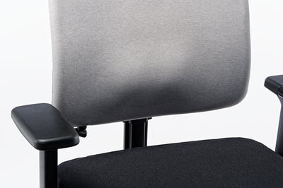 Die verstellbare Lordosestütze sorgt für ein ergonomisches Sitzen