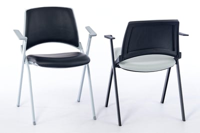 Ein sehr eleganter Stapelstuhl mit leichter Handhabung