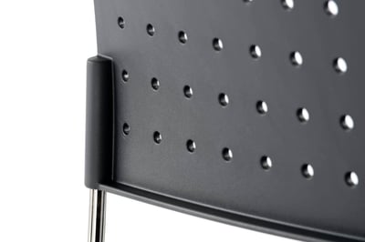Das pflegeleichte Kufenstuhlmodell besticht durch sein ansprechendes Design