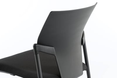 Die Rückenlehne des Begasz SP ist ergonomisch geformt und unterstützt besonders den unteren Rücken
