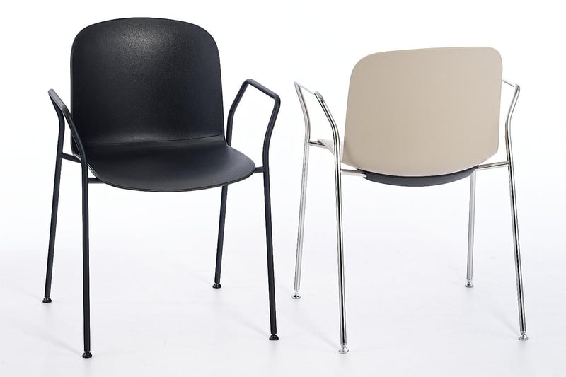 Unser Armlehnenstuhl Adria bietet viele Konfigurationsmöglichkeiten