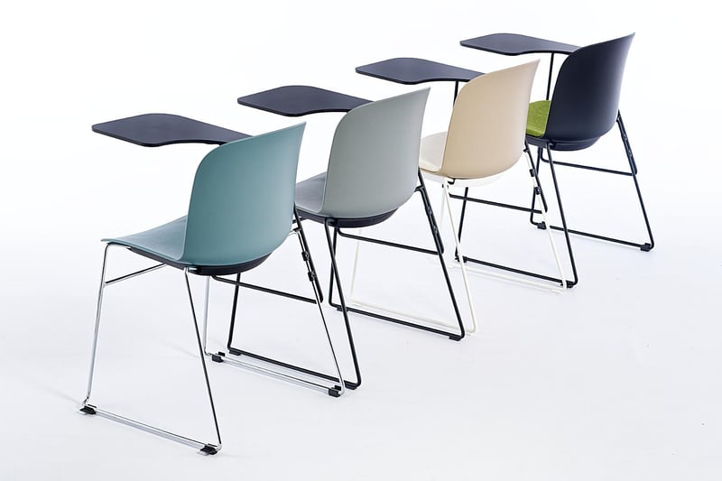 Die Schreibtablare sind in schwarz erhältlich