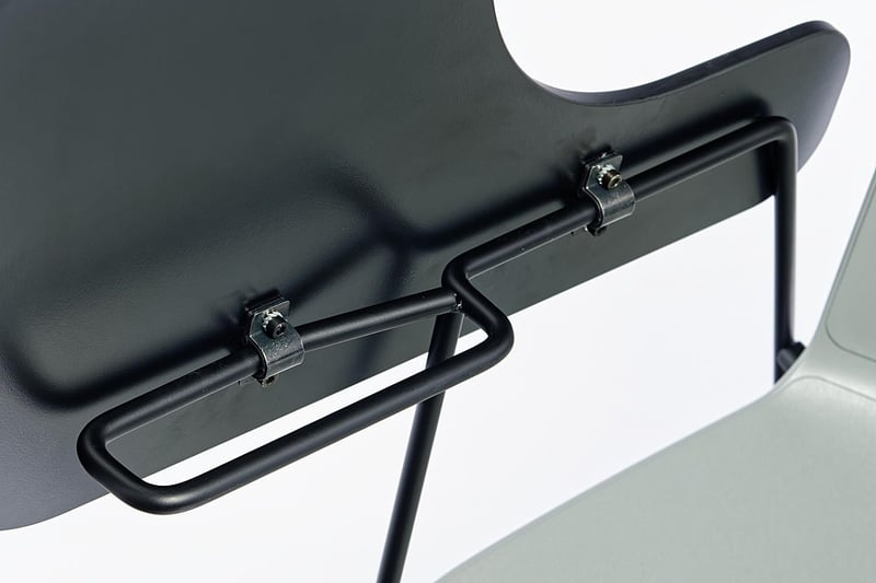 Die Schreibtablarhalterung ist hochwertig verarbeitet