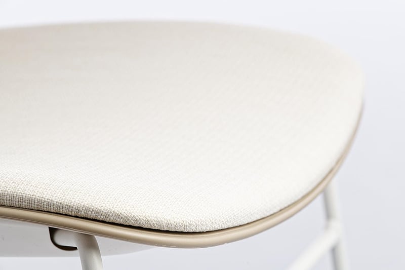 Die Sitzfläche ist pflegeleicht und ergonomisch