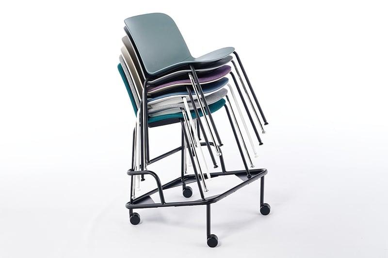 Mit dem praktischen Transportwagen kann der Stuhl leicht verschoben werden