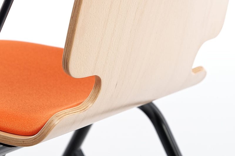 Die Ausfräsung an der unteren Rückenlehne