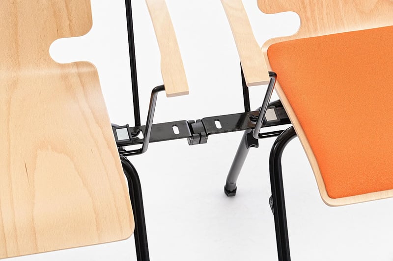 Unsere Stuhlverbinder sind 3fach verstellbar