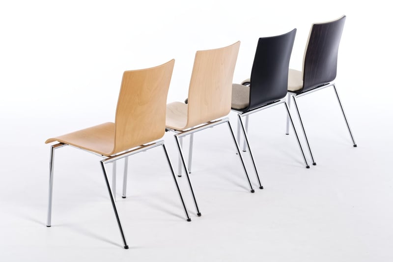 Die Alaska Schalenstühle können in festen Stuhlreihen gestellt werden