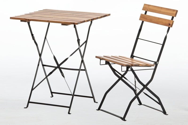 Die Amsterdam Stühle und Tische passen perfekt zueinander