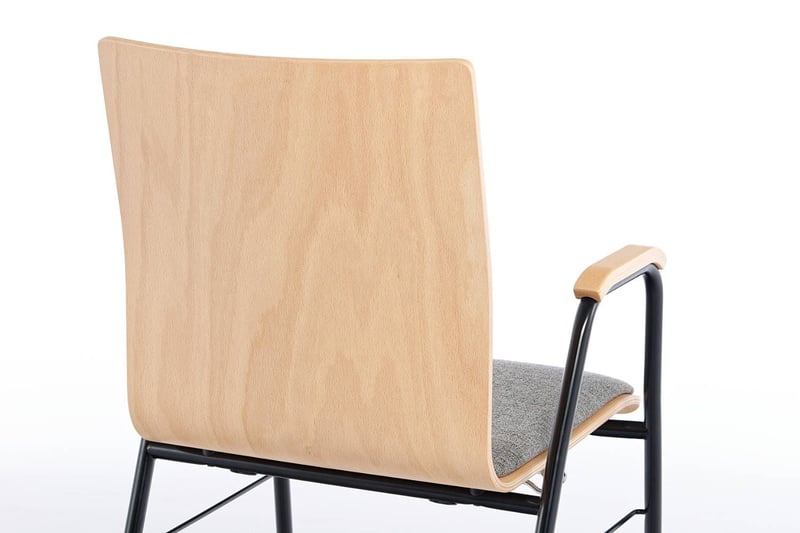 Die Rückenlehne ist leicht geschwungen