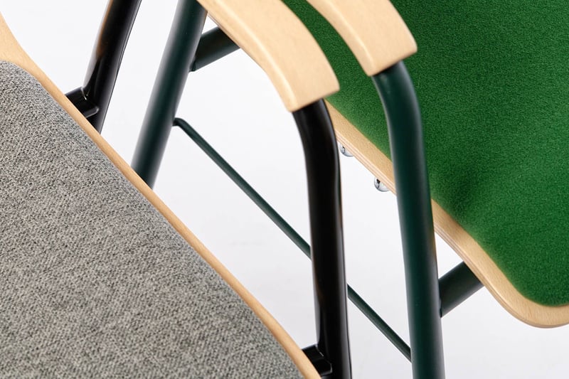 Werden keine Verbinder benötigt verschwinden diese unter der Sitzfläche