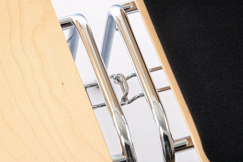 Die Stuhlverbinder zum rausziehen können einfach eingehakt werden