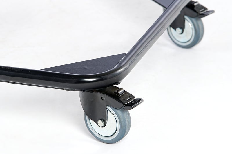 Die Rollen des Transportwagens lassen sich um 360 Grad drehen
