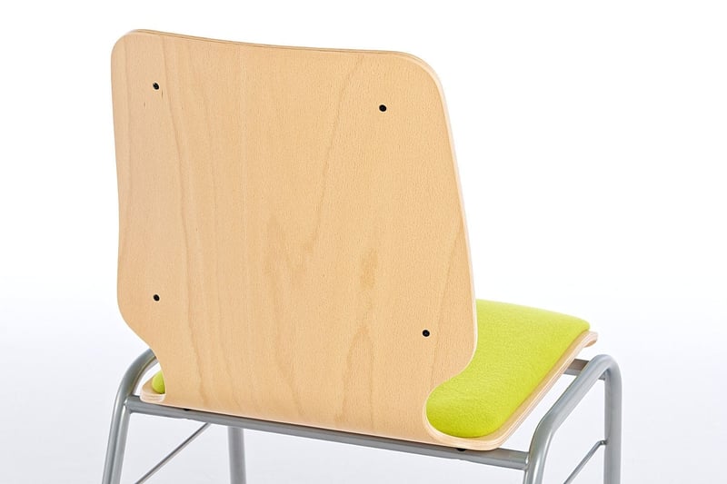 Die Rückenpolsterung ist fest mit der Sitzschale verschraubt