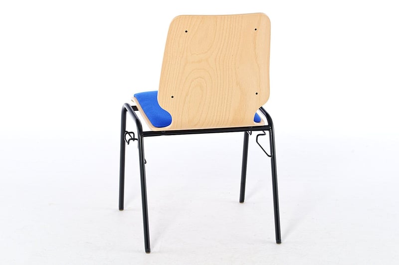 Unsere Stapelstühle Atlanta SP RP werden bei Großraumbestuhlungen in Hallen und Säle gerne genommen