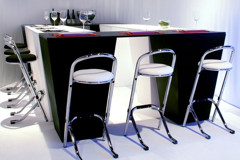Das Design der Bali Barhocker ist sehr hochwertig und wirkt auf Gäste sehr einladend