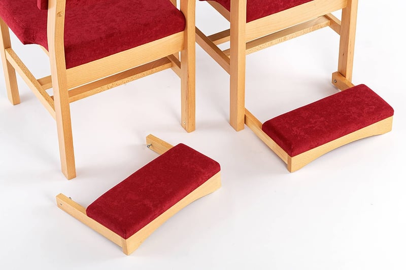 Die Kniebänke lassen sich einfach anbringen