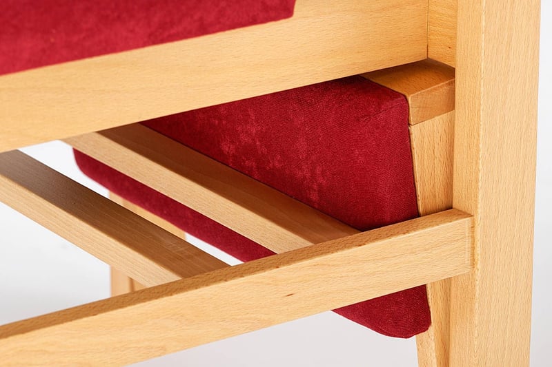 Die Stuhlkonstruktion ermöglicht das Stapeln