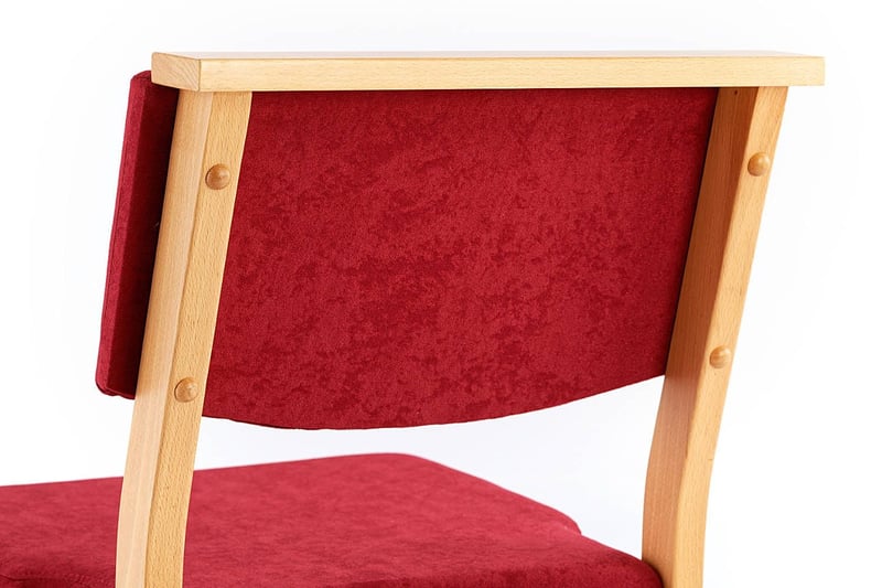 Stuhlrahmen und Rückenlehne sind zuverlässig zusammen montiert