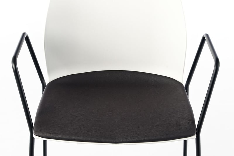 Das Sitzpolster passt sich der Rückenlehne an