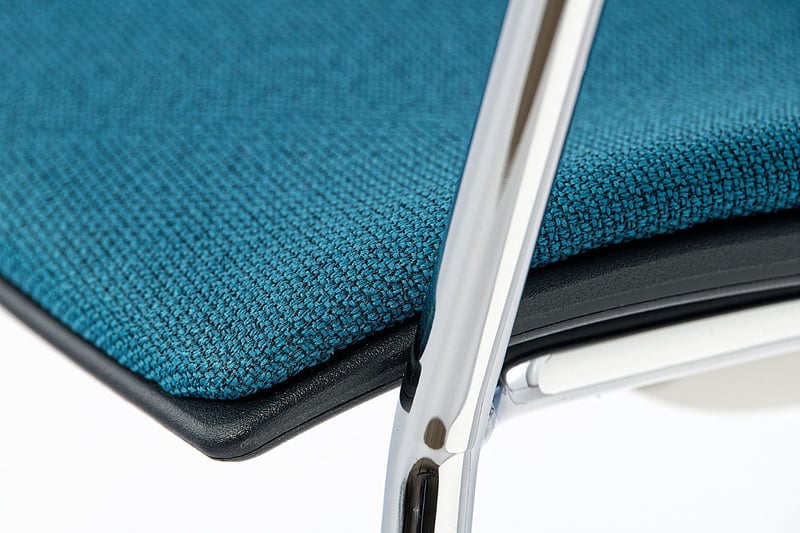 Polster Kunststoffschale und Gestell sind aufeinander abgestimmt