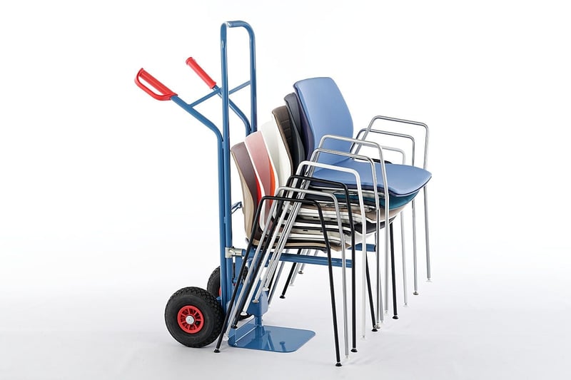 Gestapelt können die Berlin AL mit der Stuhlkarre transportiert werden