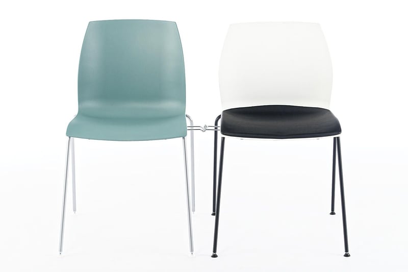 Die Stühle sind optional mit integrierten Stuhlverbindern erhältlich